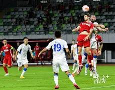 巴黎球迷与,拜仁球迷横,幅抗辩,中彩网彩票,互动竞猜平台,在线娱乐,预测挑战,中彩网彩票APP下载