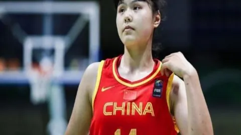 《曼联新星塞古-科内开启租借之旅，加盟洛桑体育展翅翱翔》